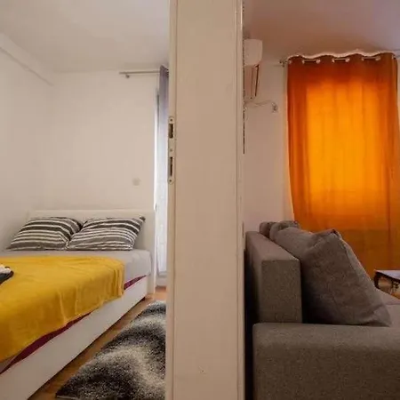 Centar Stan Na Dan Za Do 4 Osobe Novi Sad
