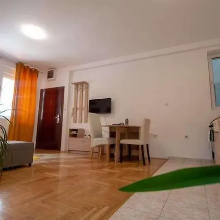 Centar Stan Na Dan Za Do 4 Osobe * Novi Sad