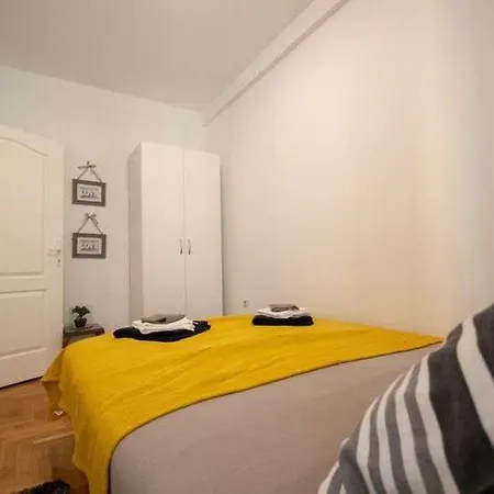 Centar Stan Na Dan Za Do 4 Osobe * Novi Sad